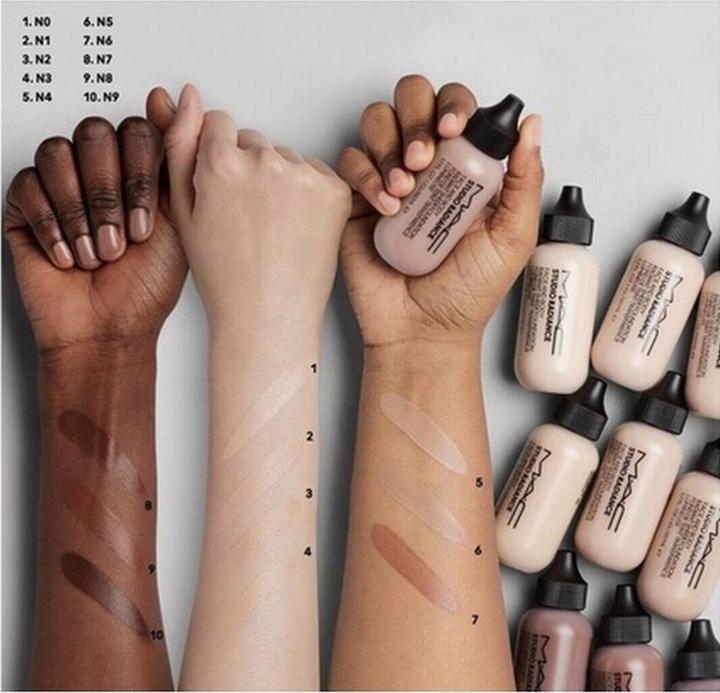 Immagine prodotto MAC Cosmetics Studio Radiance Face and Body Radiant Sheer Foundation (W5)