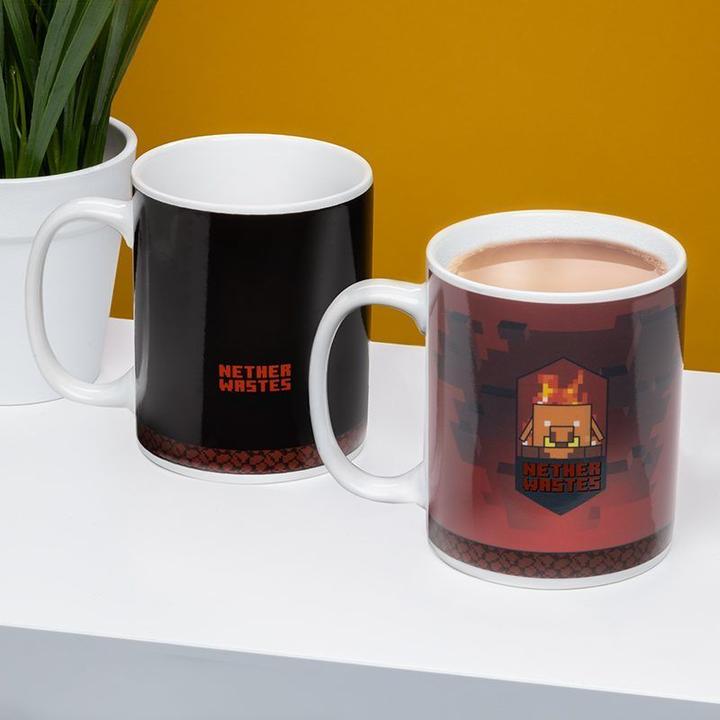 Actual product image Paladone Products Minecraft Nether Heat Change Mug (300 ml, 1 x)