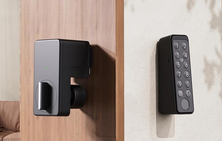 Actual product image SwitchBot Keypad Touch (Key card, Mechanical numeric code)