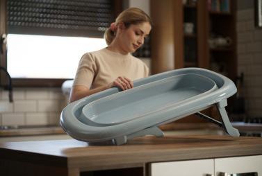 Produktbild Tega Baby Faltbare Babybadewanne mit Ablaufstopfen - Grau