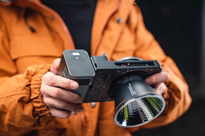Produktbild Zhiyun Molus X100 Pro (Videoleuchte)