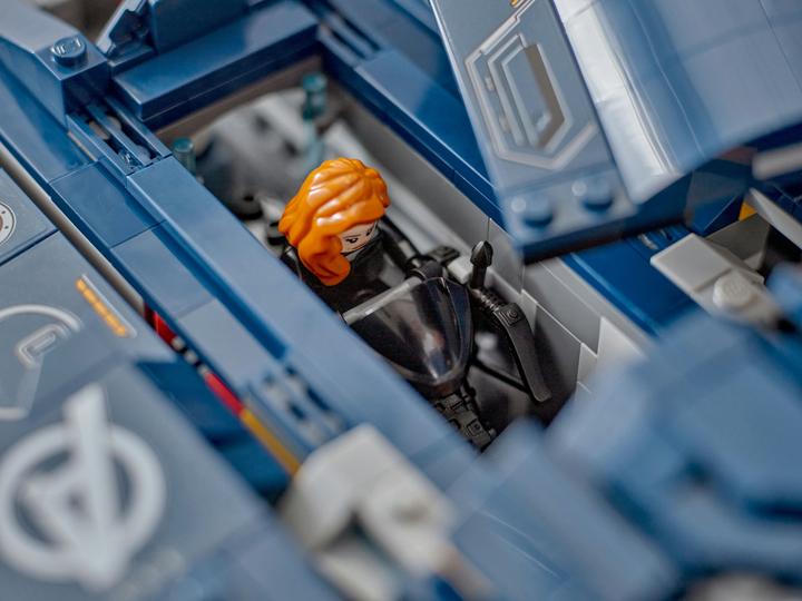 Actual product image LEGO Avengers: Age of Ultron Quinjet (76325, LEGO Marvel)