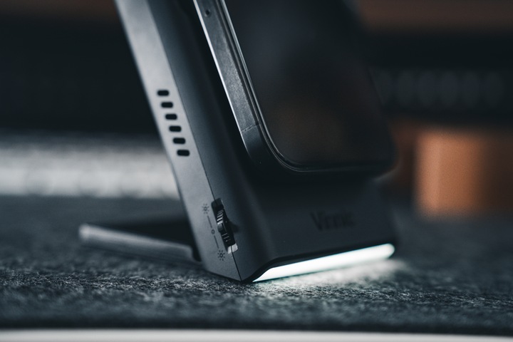Actual product image Vinnic AELLO PEAK Charging Dock (5000 mAh, 15 W, 15 Wh)