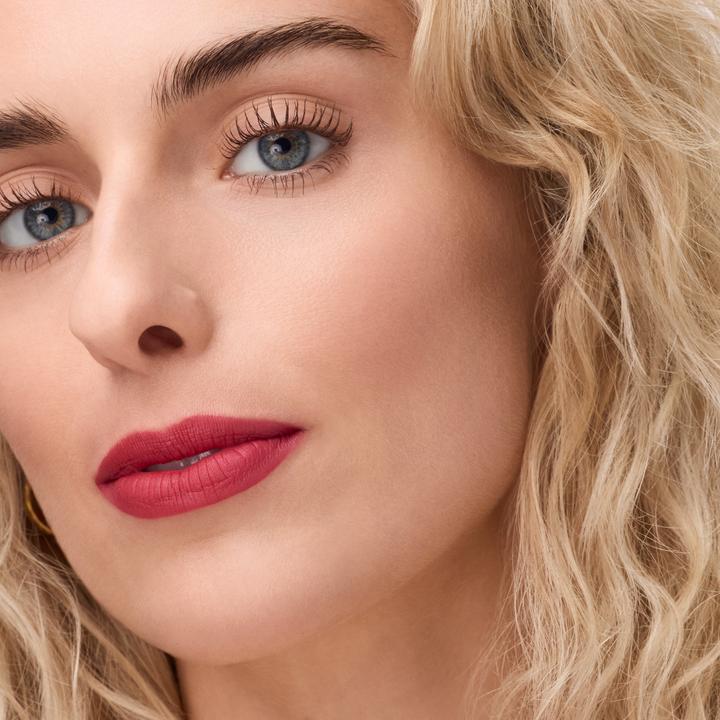 Produktbild Catrice Blur-Real Matte Lipstick (#BF0D3E)