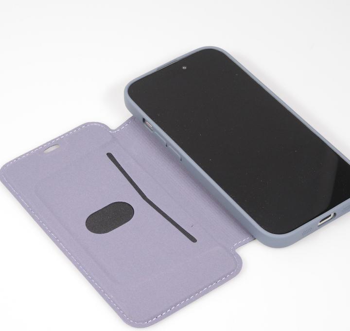 Image du produit PhoneLook Fourre Flip silicone souple avec surface lisse et mate (Apple iPhone 15 Pro)