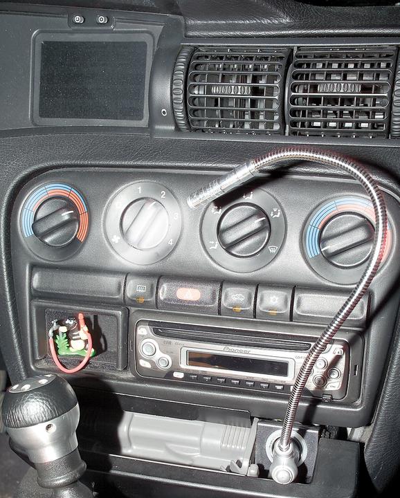 Produktbild Lunartec LED-Auto-Schwanenhals-Leselampe für den Kfz-Zigarettenanzünder