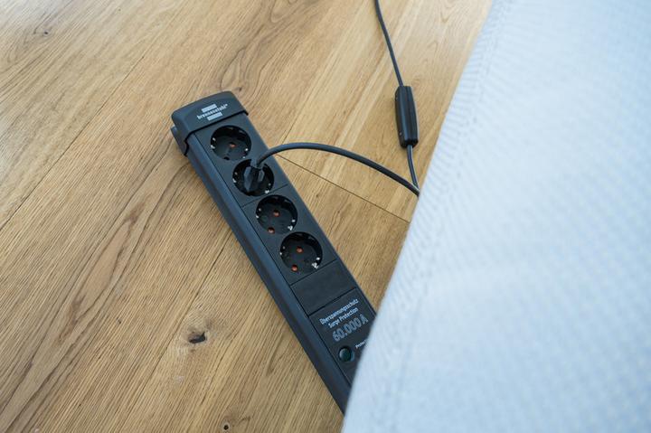 Produktbild Brennenstuhl Premium-Line, power distribution unit, 4 sockets, 1.8m, black, with switch and surge... (4 x, 1.80 m)