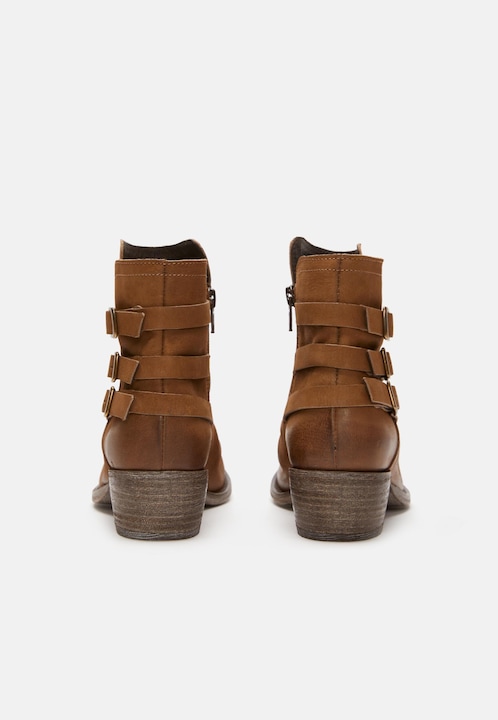 Actual product image Felmini Dresa C835, the ankle boot made of soft leather, stands out with its eye-catching design (37)