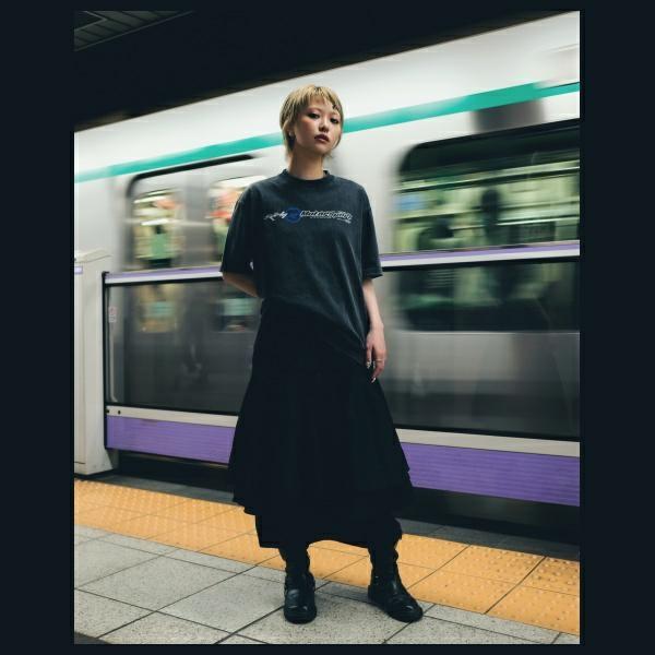 Actual product image Skinarma T-shirt Asphalt M black (Headphone bag)