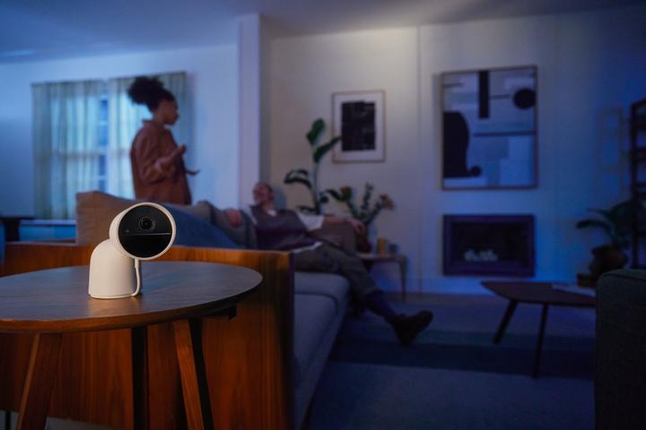 Produktbild Philips Hue Secure kabelgebundene Kamera mit Standfuss (1920 x 1080 Pixels)