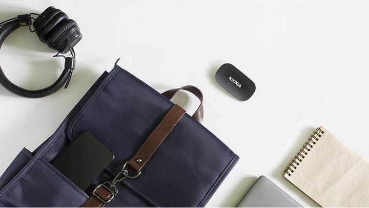 Produktbild Kioxia EXCERIA PLUS Portable SSD 1TB USB 3.2 Gen2 Type C (1 TB)