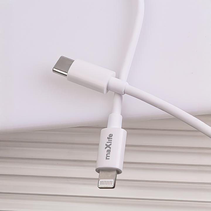 Actual product image Maxlife MXTC-06 PD QC charger 1x USB-C 20W white + USB-C - Lightning cable 20W (20 W, 1 portion)