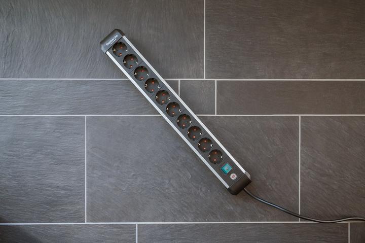 Produktbild Brennenstuhl 1391030000 Steckdosenleiste mit Schalter Silber-Schwarz Schutzkontakt 1St. (10x, 3 m)