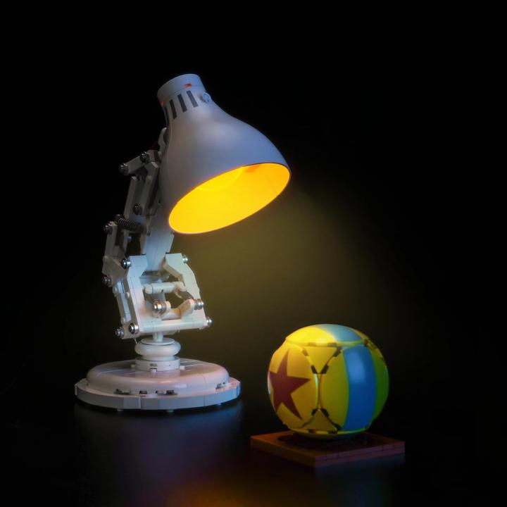 Produktbild BrickBling LED Licht Set für LEGO Disney Pixar Luxo Jr. (21357) inkl. Fernbedienung