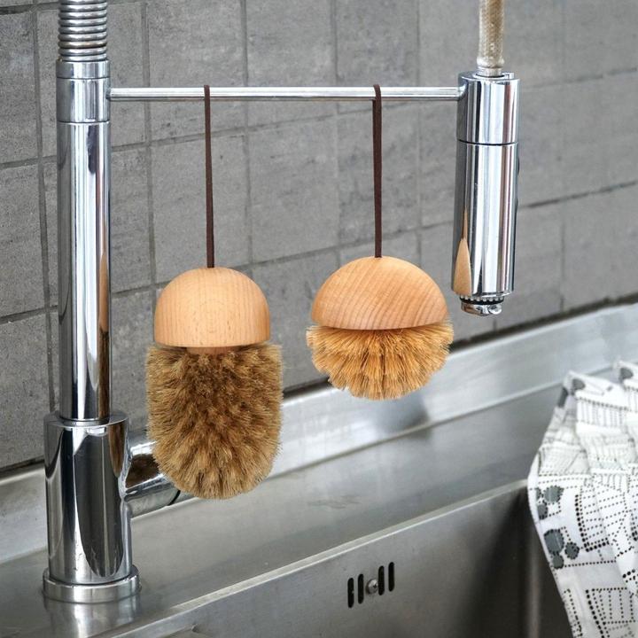 Produktbild Born in Sweden Spülbürste aus Holz im skandinavischen Design, nachhaltig, ergonomisch