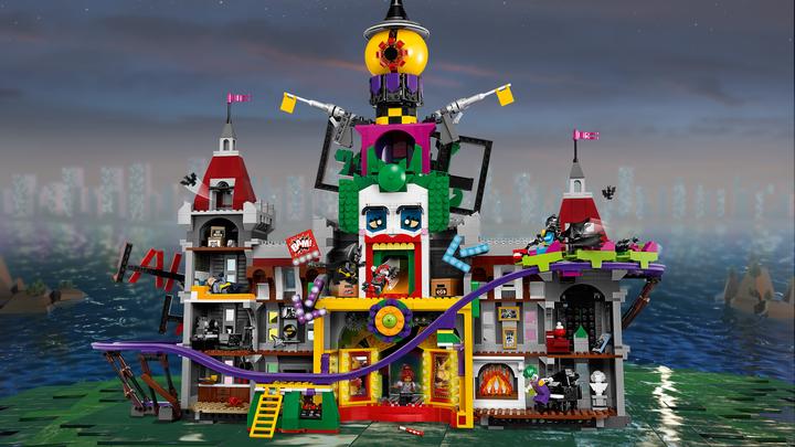 Actual product image LEGO Batman The Joker Manor (70922, LEGO DC)