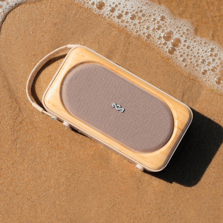 Actual product image House of Marley Roots Solar Bluetooth Speaker (14 h, Solar panel)