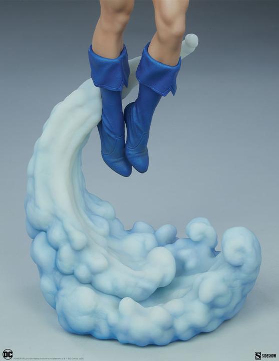 Actual product image Sideshow DC Comics "Power Girl" Premium Format Statue
