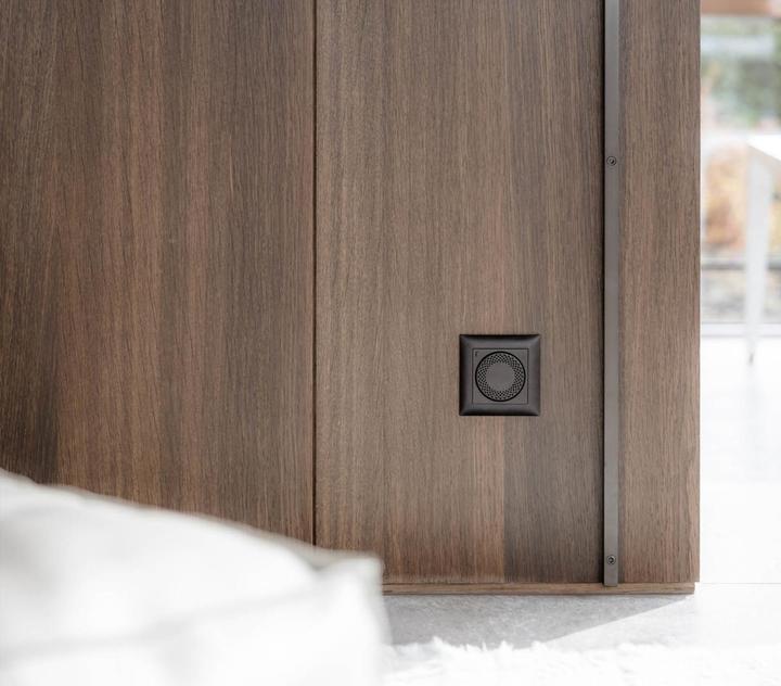 Produktbild Revoltab smarter Raumduft Diffuser HIDE mit Raumduftkapsel OAKMOSS & SAFFRON schwarz