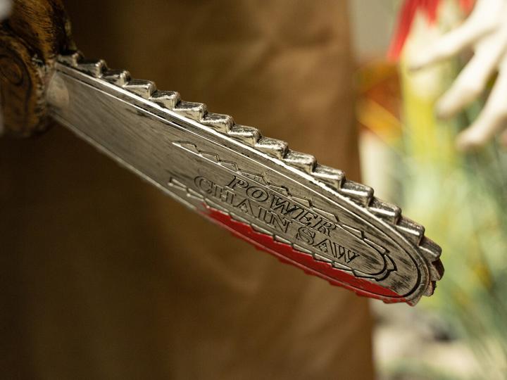 Produktbild Europalms Halloween Figur Zombie mit Kettensäge, animiert, 170cm