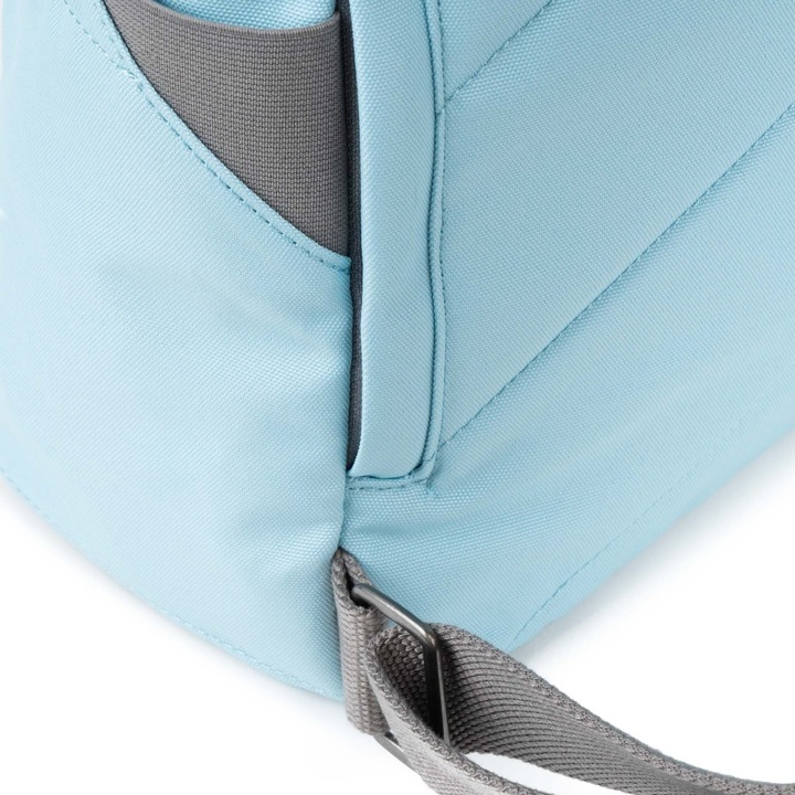 Produktbild Roka London Finchley A Ice Medium Recycled Canvas (15 l)