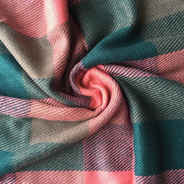 Produktbild Only-Bags.Store Winterschal kariert, quadratischer Schal mit Fransen, Poncho