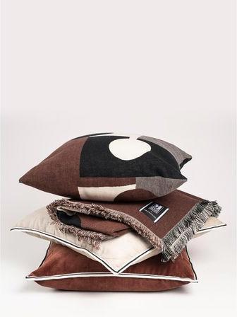 Actual product image Markslöjd Blanket Lia 170 x 130 cm, Red / White / Black (170 x 130 cm)