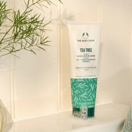 Image du produit The Body Shop Tea Tree 3-en-1 Nettoyant, Gommage et Masque pour le visage (125 ml)