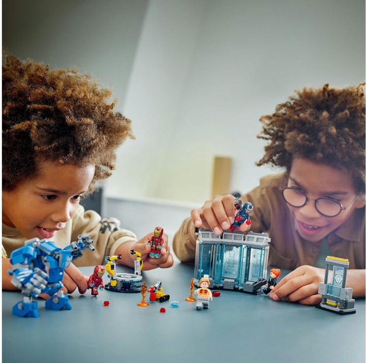 Image du produit LEGO Le laboratoire d'Iron Man : la salle des armures (76315, LEGO Super Mario)