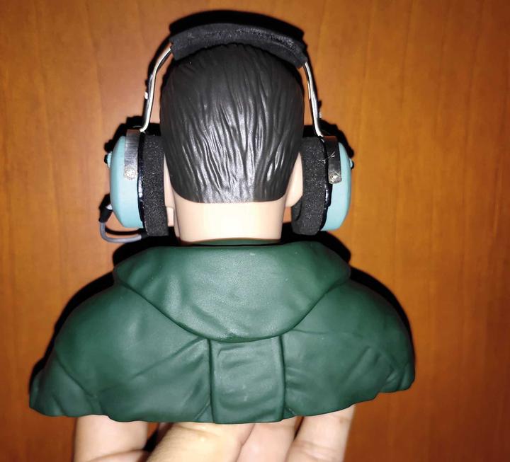 Actual product image Planet-Hobby 1/5-1/4 civil pilot with detachable headset Height 110mm, width 113mm, depth 55mm