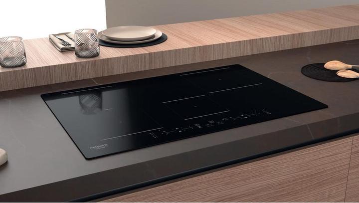 Actual product image Hotpoint HB 0577B NE (77 cm, Induction hob)