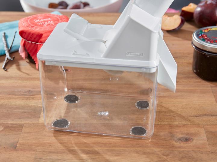 Actual product image Leifheit Plum pit