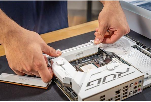 Produktbild Crucial Pro DDR5-6000 Kit 32GB 2x16GB UDIMM white Overclocking (2 x 16GB, 6000 MHz, DDR5-RAM, U-DIMM)