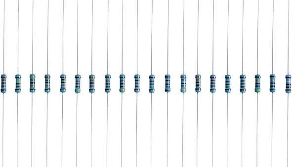 Quadrios 22P091 Metal film resistor range 470? axial leaded 0.5 W 1 % 1 set