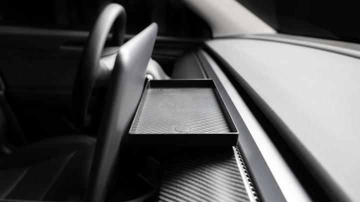 Immagine prodotto Made4EV Ablage hinter dem Display für das Tesla Model 3/Y