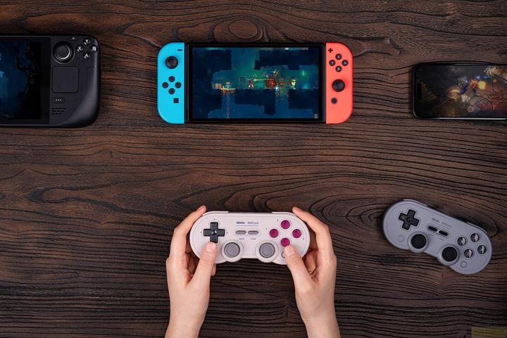 Actual product image 8bitdo Sn30 Pro (Switch, iOS, PC, Android)