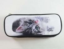 Kögler Mario Moreno, Federmäppchen, Babykatze die auf dem