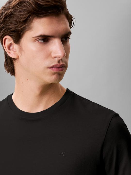 Actual product image Calvin Klein Jeans Ss Smooth Cttn Solid Crewnk Tee (M)