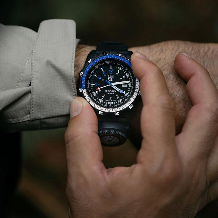 Actual product image Luminox RECON NAV SPC 8830 SERIES (Analogue wristwatch, Swiss made, 46 mm)