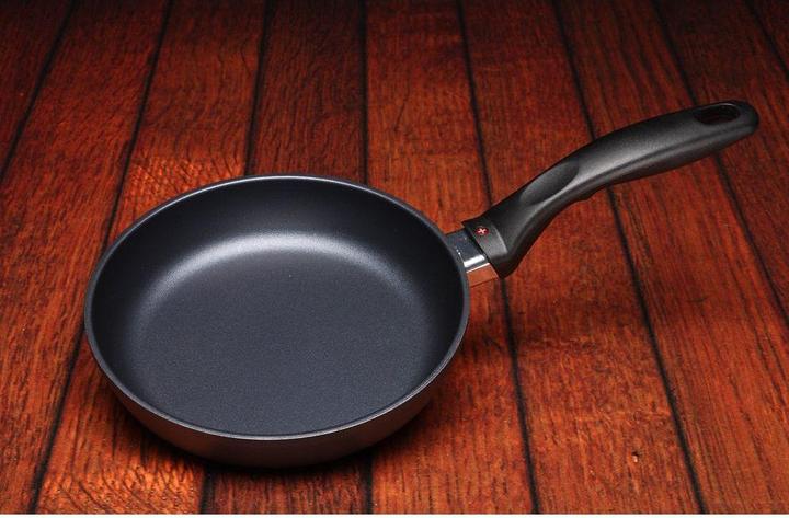 Produktbild Swiss Diamond XDClassic (Bratpfanne, Aluminiumguss, 18 x 6 cm)