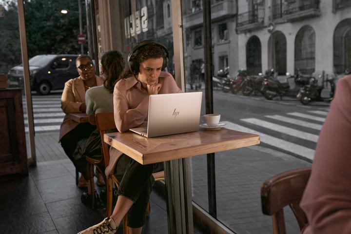 Produktbild HP EliteBook 6 G1a (16", 1000 GB, 32 GB, DE, AMD Ryzen 7 250)