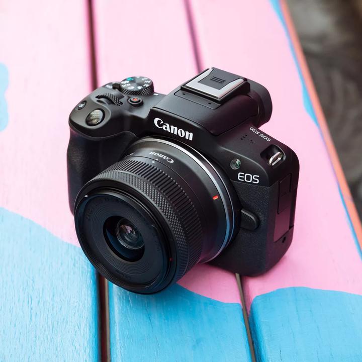 Image du produit Canon EOS R50 Black + RF-S 18-45mm + RF 75-300mm (18 - 150 mm, 24.20 Mpx, APS-C / DX)