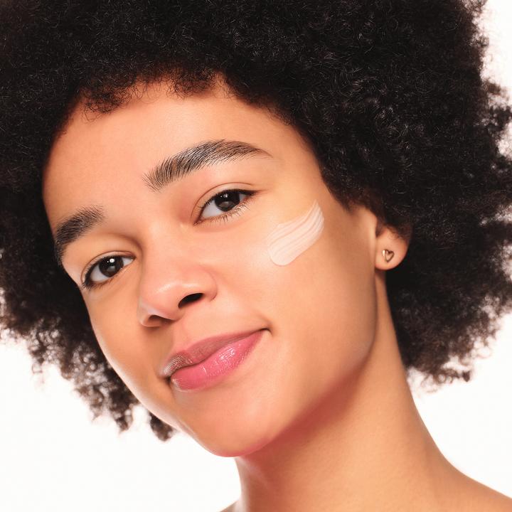 Produktbild essence silky BLUR PORELESS PRIMER (#F564A4 Be Mine)