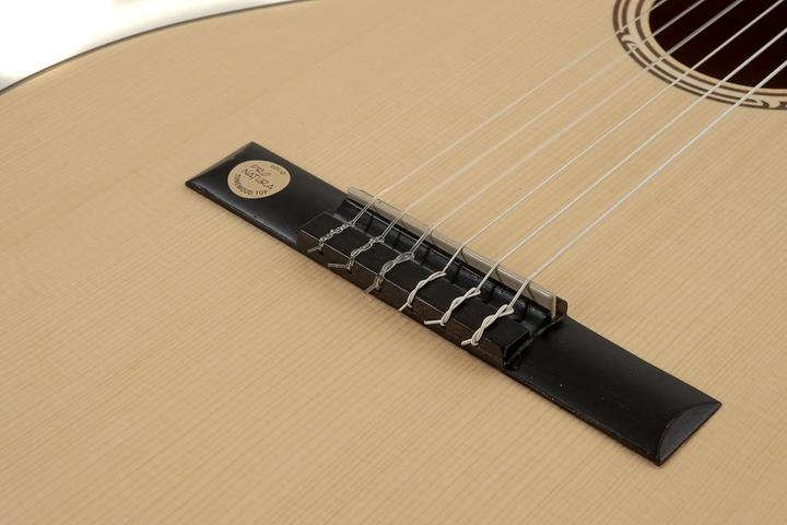 Actual product image Gewa Classic Guitar Pro Natura Silver Left-Handed Model Made in Europe (Classical guitar, Back and sides: Acacia, Neck: Maple, Top: Solid spruce)