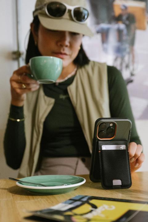 Image du produit UAG Metropolis Magnetic Wallet Stand