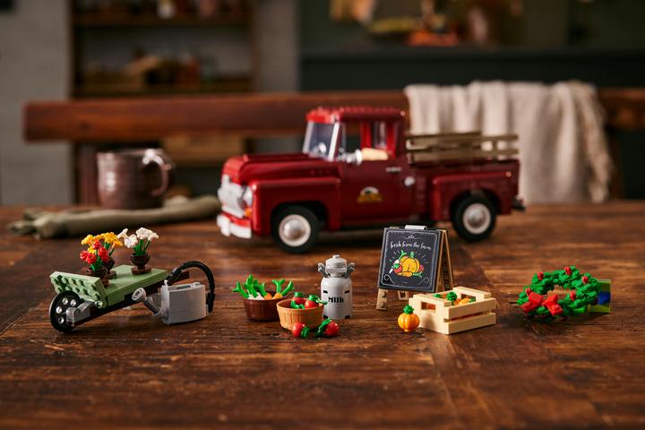 Actual product image LEGO Pickup (10290, LEGO Rare Sets, LEGO Creator Expert)
