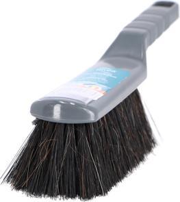 Hand brush with hair mix