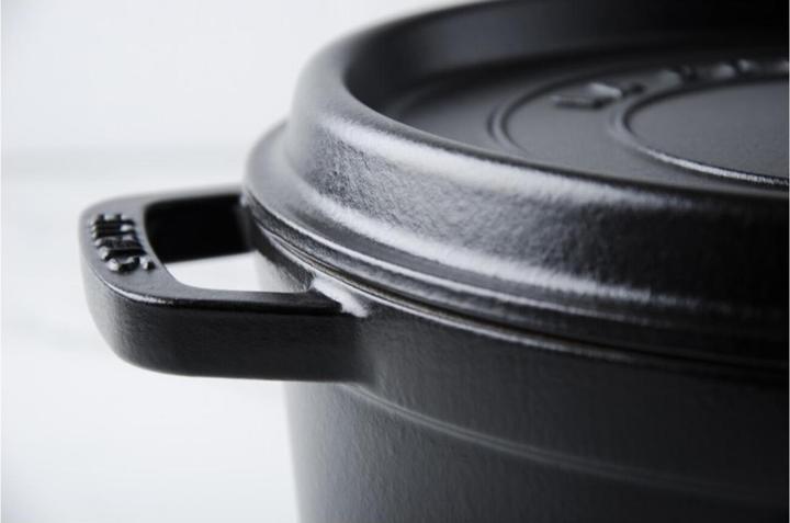 Actual product image Staub Cocotte (22 cm, Casserole + Stewpot, Cast iron)