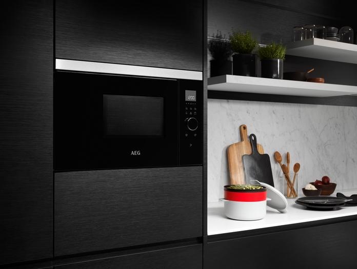 Produktbild AEG MBE2657SEM 60cm Einbau-Mikrowelle / Touch-Bedienung / Display mit Uhr, 947608724