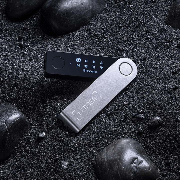 Immagine prodotto Ledger Nano X - Nero onice (Bitcoin, Litecoin, Ubiq, Bitcoin Cash, Komodo, Zcash, Ethereum Classic, Ether, Vertcoin, Stellar, Neo, Dash)
